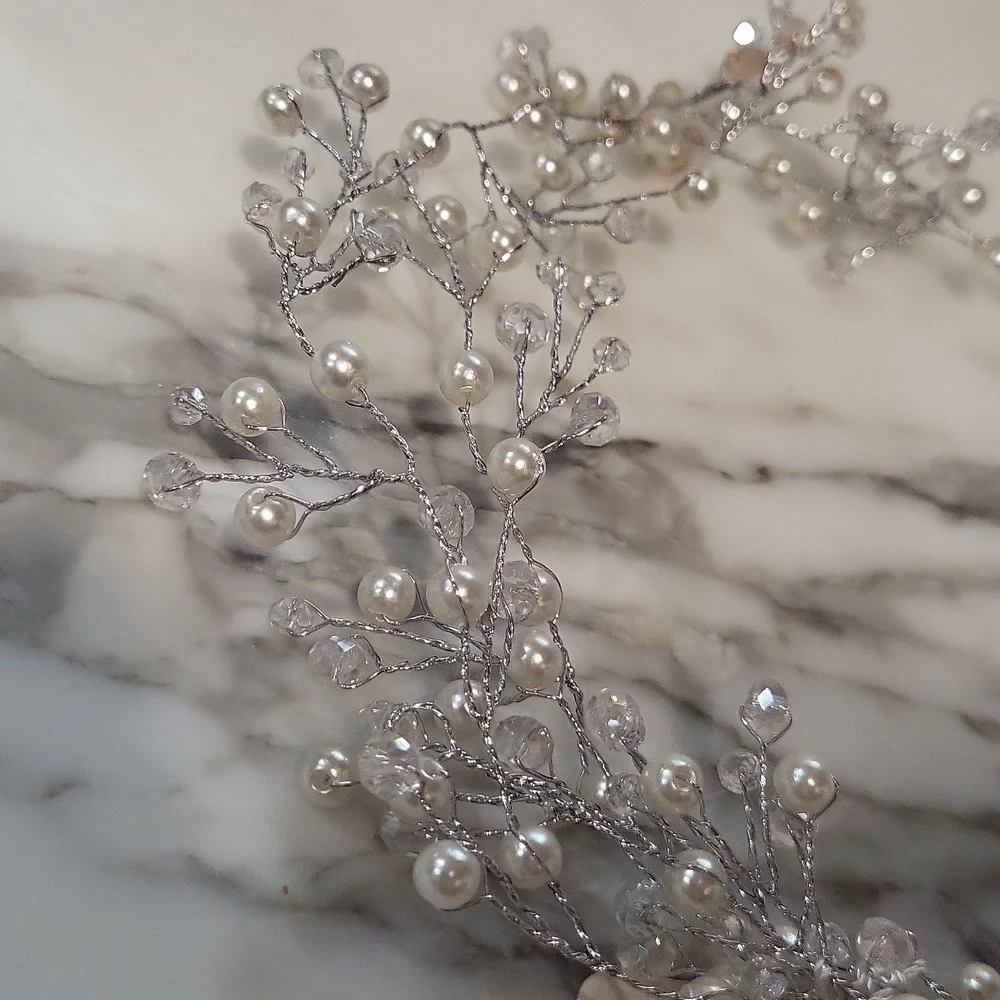 Boutique Crystal & Pearl Bridal Vine Hair Piece Jewelry Accessory 🤍 - Picture 3 of 6
